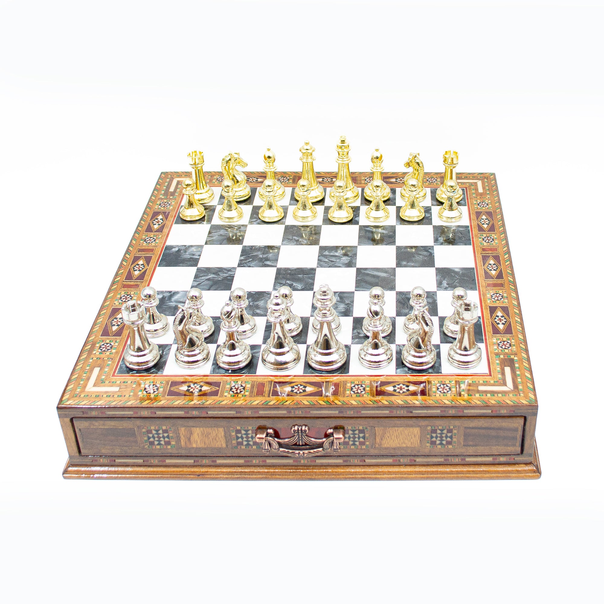 Handgefertigtes Schachspiel aus Holz mit Schublade und Metallfiguren – Schachatelier