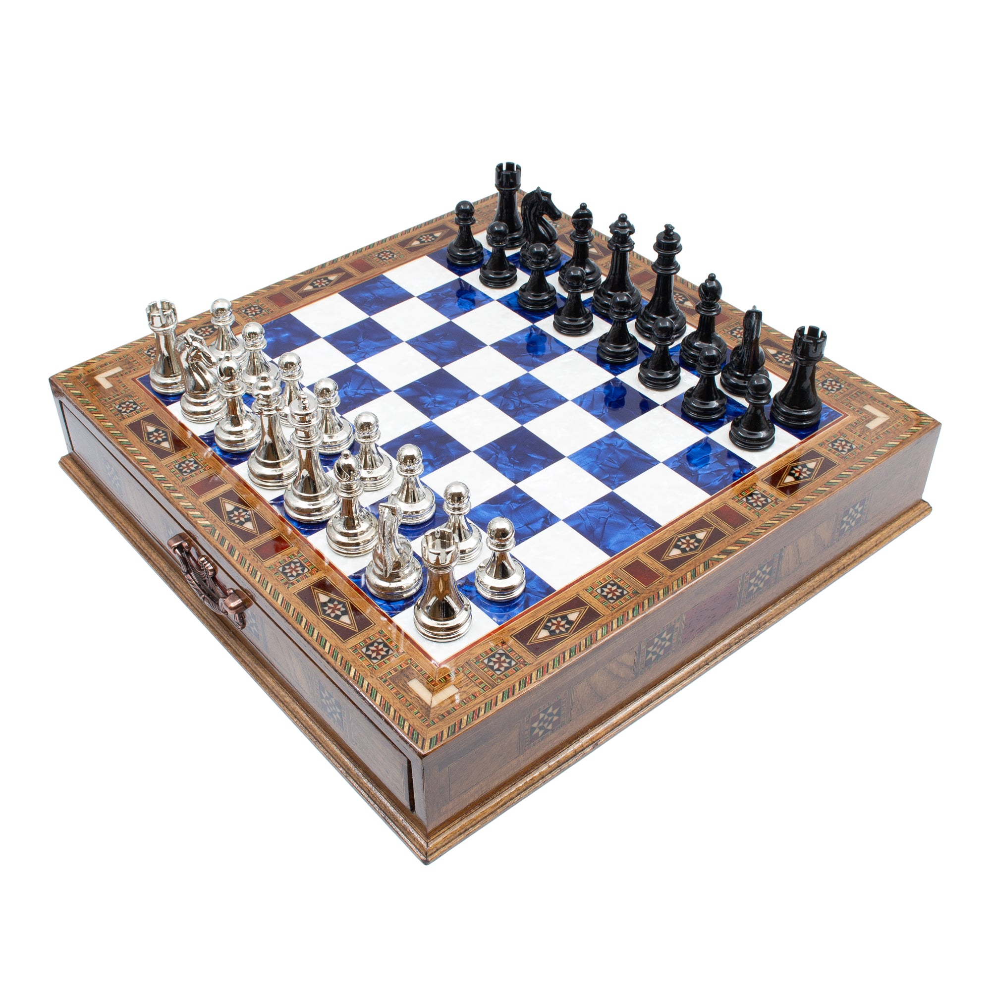 Schachspiel aus Holz mit blauem Brett und silbernen Figuren – Schachatelier