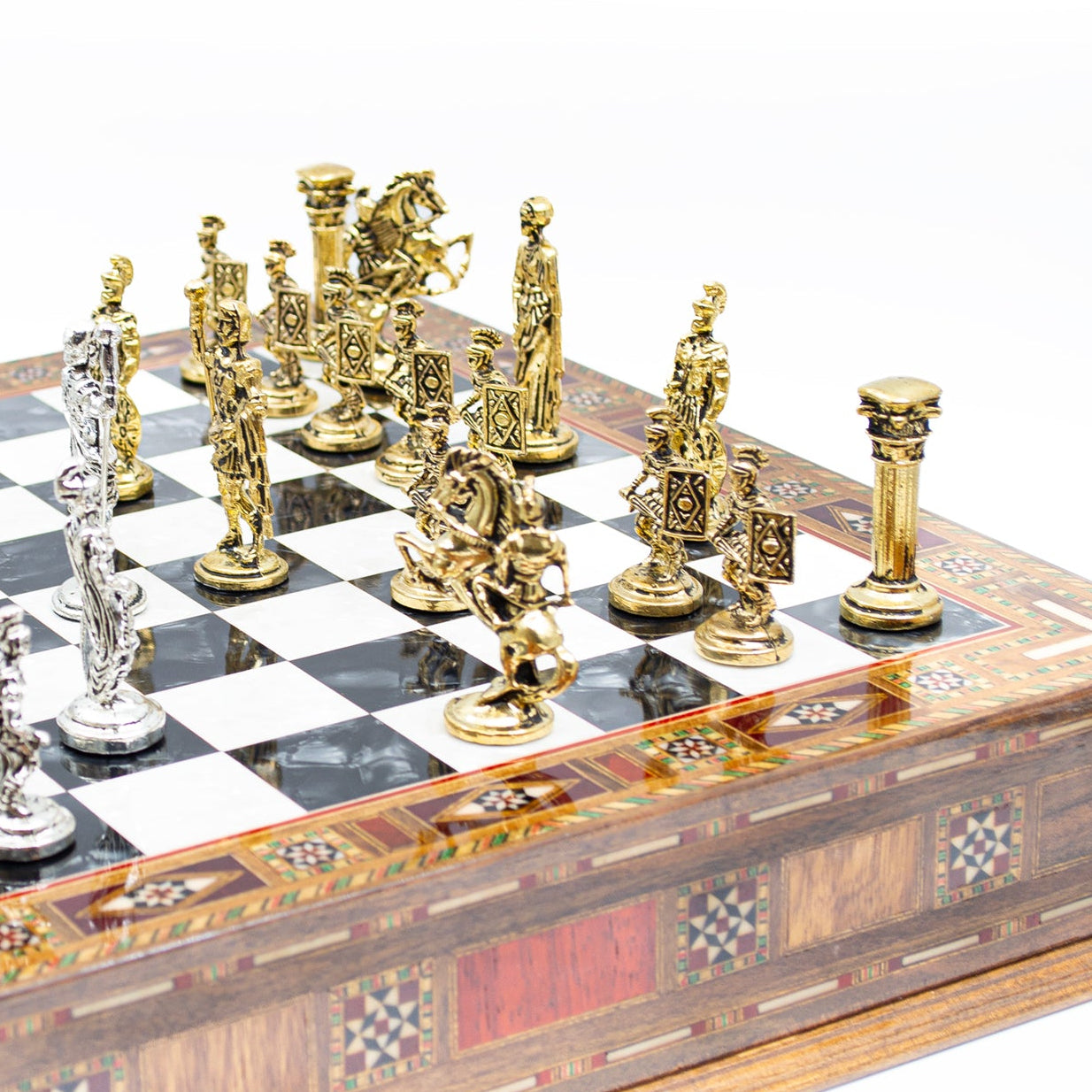 Römisches Schachspiel aus Holz mit personalisierbarer Gravur als Geschenk – Schachatelier