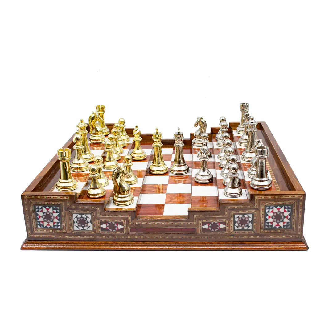 Seitenansicht des Premium Arena-Schachspiels aus Holz – Schachatelier